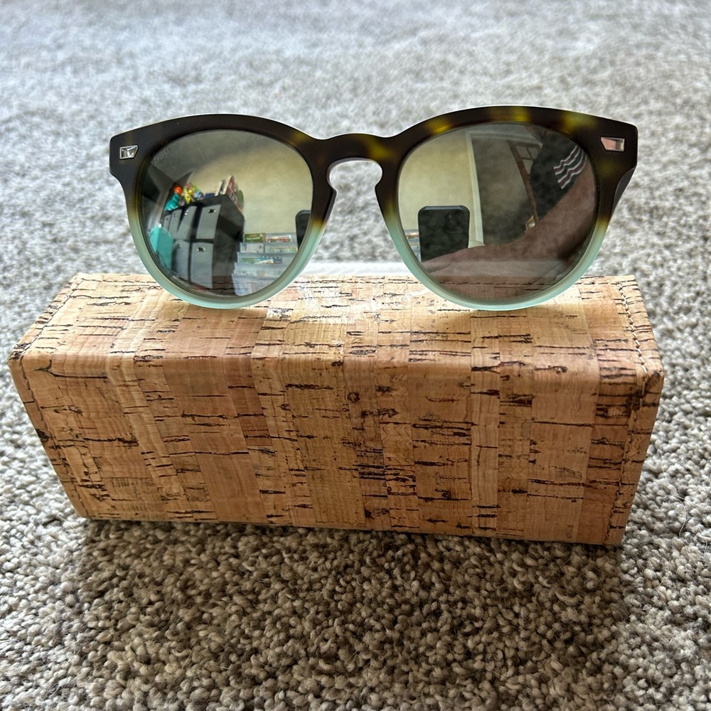 Costa Del Mar unisex sunglasses glass lenses